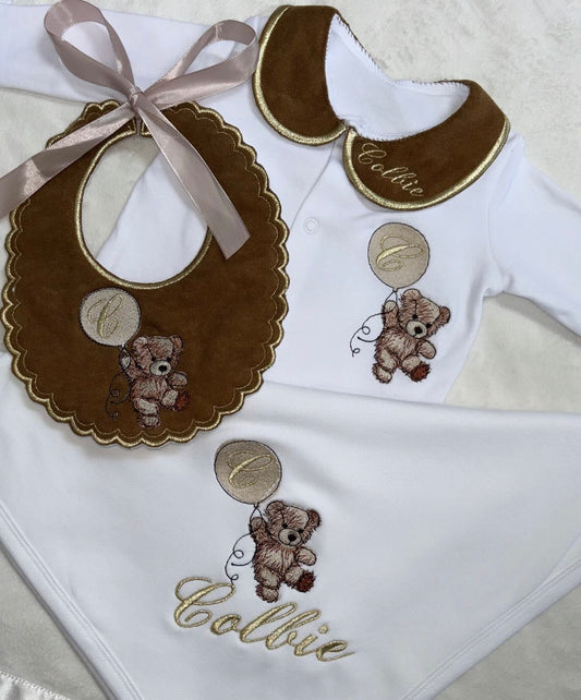 Scallop teddybear babygrow and bib set