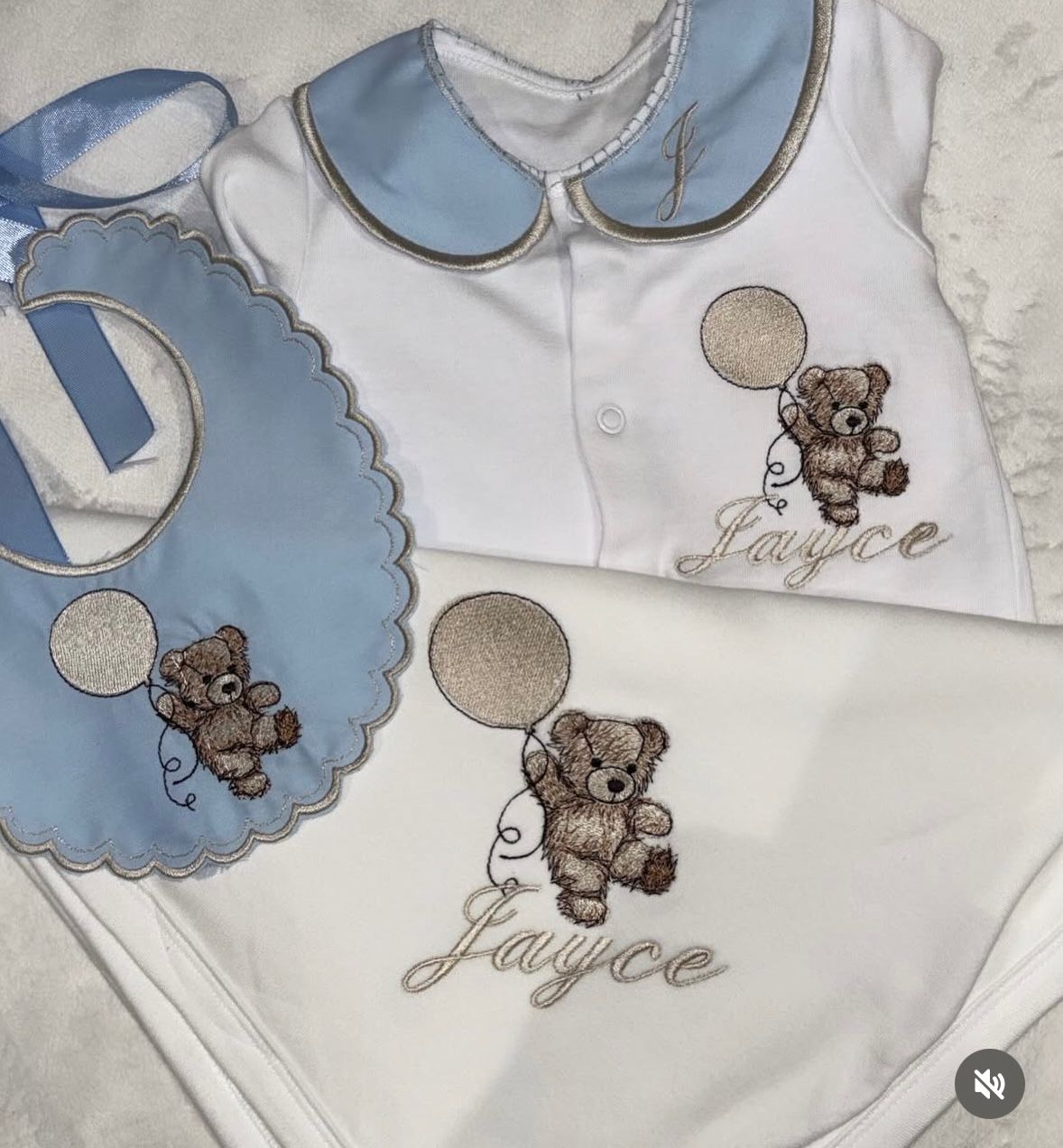 Scallop babygrow and bib set